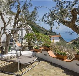 4 bedroom with pool and panoramic sea views near Serrento, sleeps 10